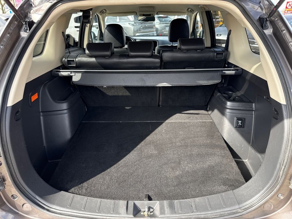 Mitsubishi Outlander 2,4 PHEV Invite CVT 4WD 5d