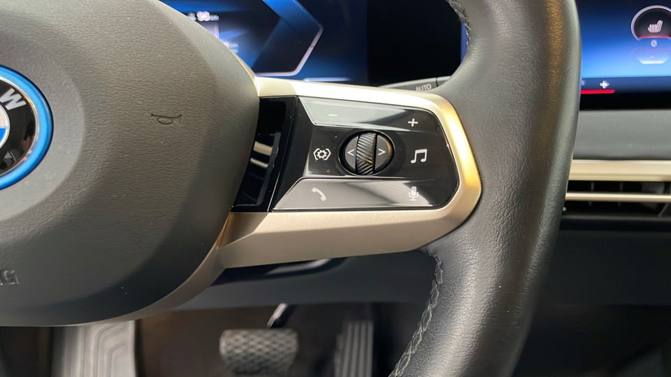 BMW iX xDrive40 Supercharged 5d