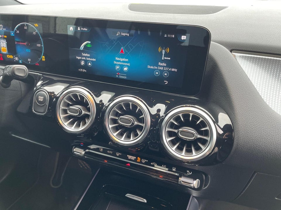 Mercedes EQA300 4Matic 5d