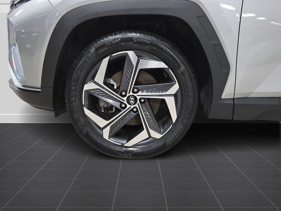 Hyundai Tucson 1,6 PHEV Essential aut. 4WD Van 5d