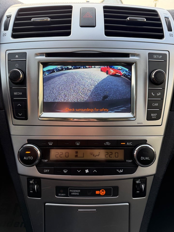 Toyota Avensis 1,8 VVT-i T2 Premium stc. 5d