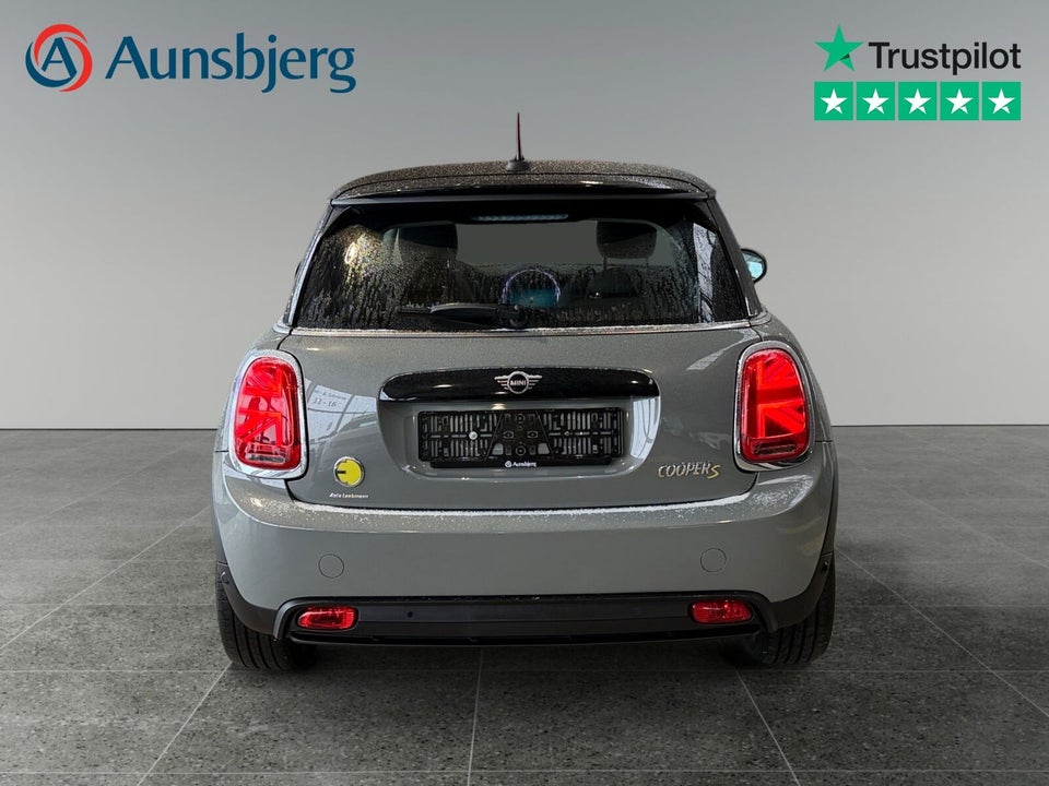 MINI Cooper SE Essential 3d