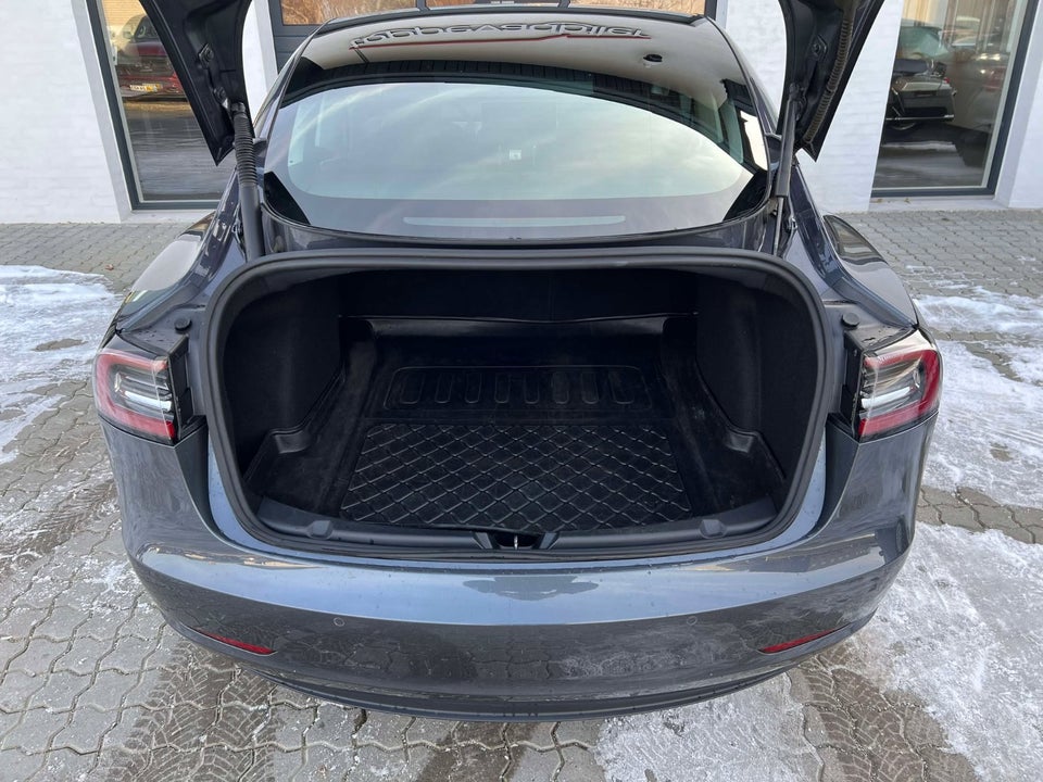 Tesla Model 3 Standard Range+ RWD 4d