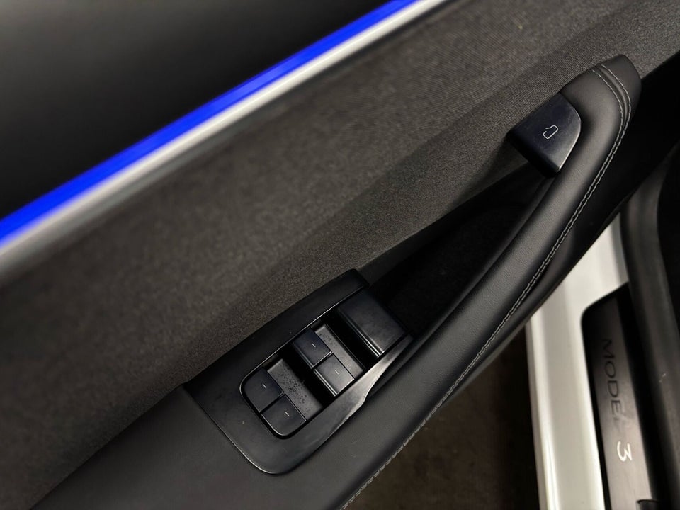 Tesla Model 3 RWD 4d