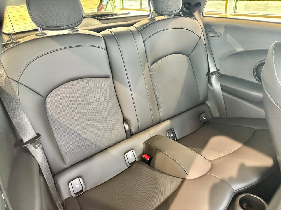 MINI Cooper SE Essential 3d