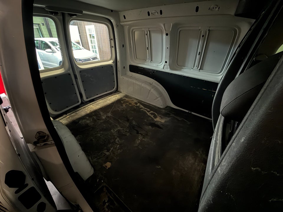 VW Caddy 2,0 TDi 75 BMT Van 4d