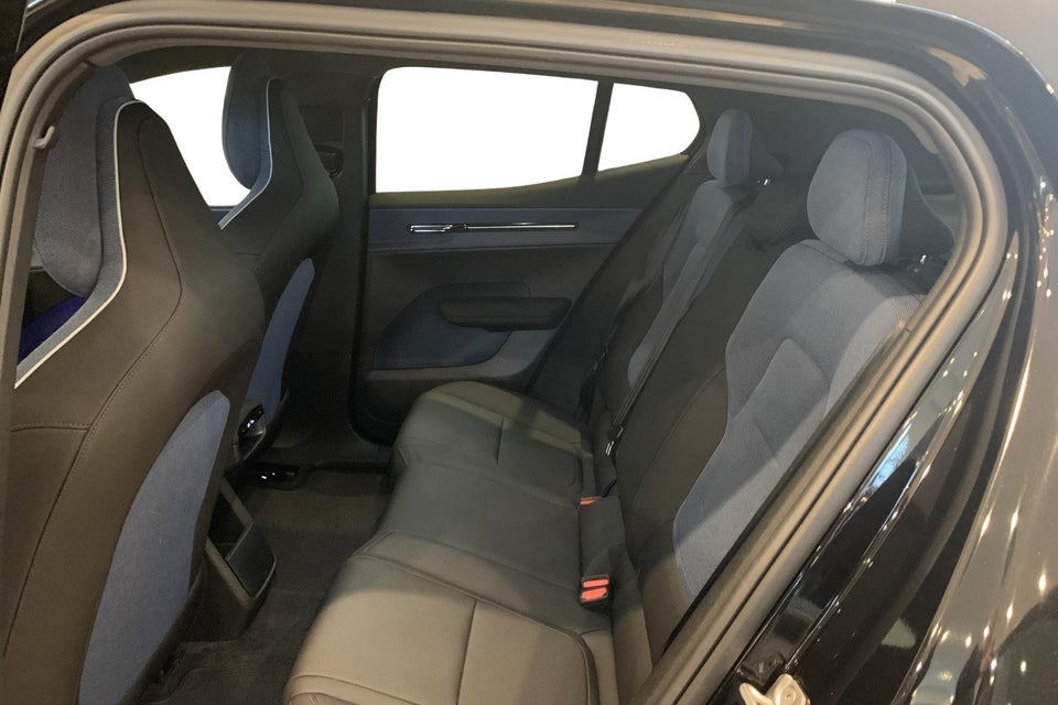 Volvo EX30 Extended Range Plus 5d