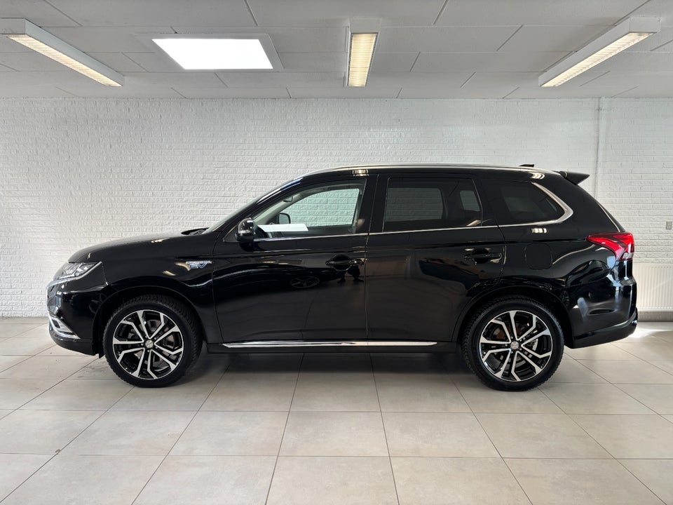 Mitsubishi Outlander 2,4 PHEV Limited CVT 4WD 5d