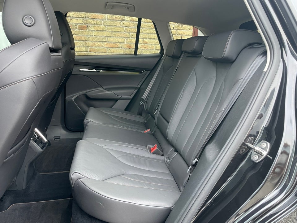 Skoda Enyaq 80 iV Suite 5d