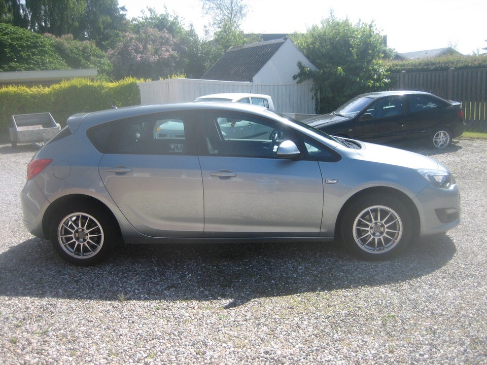 Opel Astra 1,4 100 Limited 5d