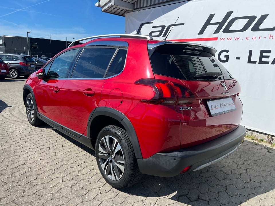 Peugeot 2008 1,2 PureTech 110 Prestige Sky 5d