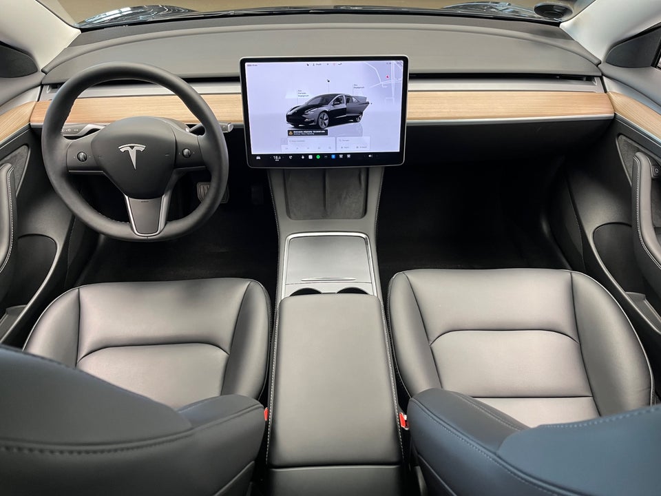 Tesla Model 3 RWD 4d