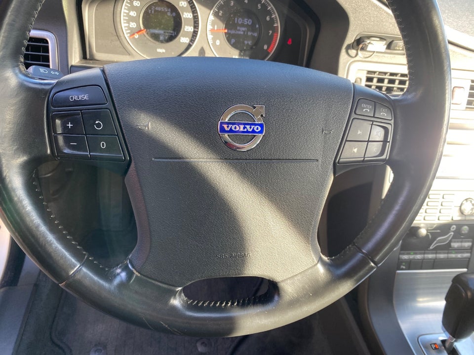 Volvo V70 2,5 T Momentum aut. 5d