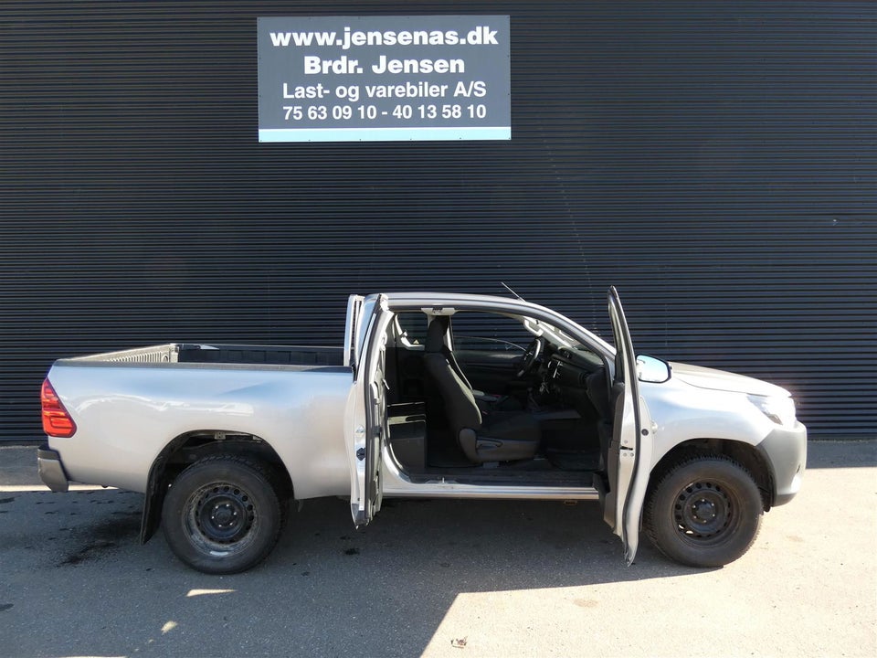 Toyota HiLux 2,4 D T2 Ex.Kab 4d