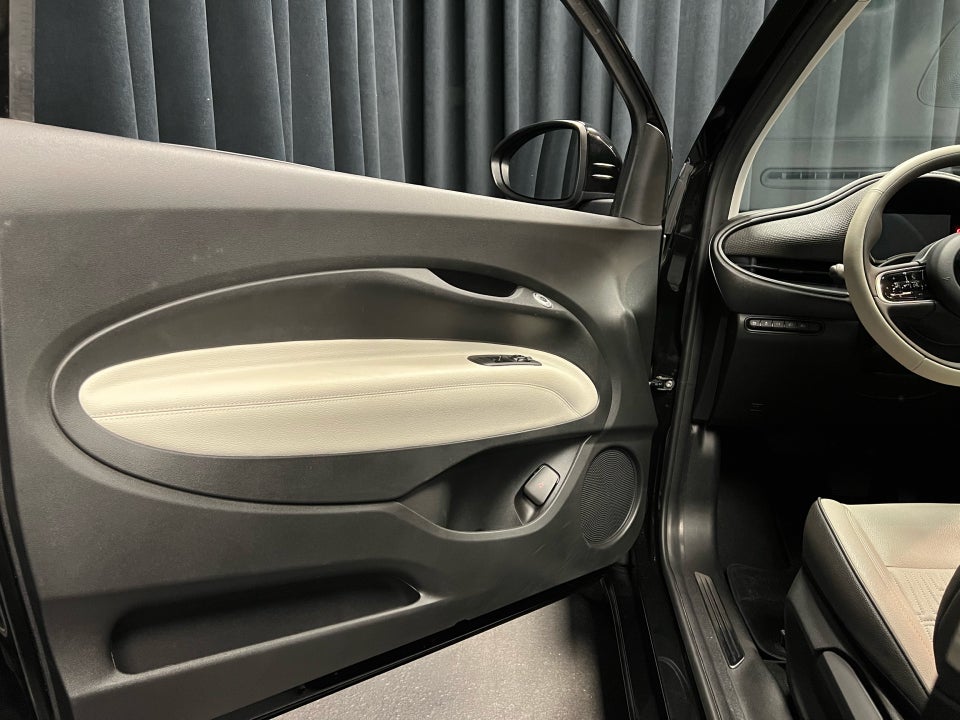 Fiat 500e 42 la Prima by Bocelli 3d