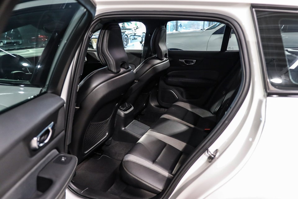 Volvo V60 2,0 T6 ReCharge R-Design aut. AWD 5d