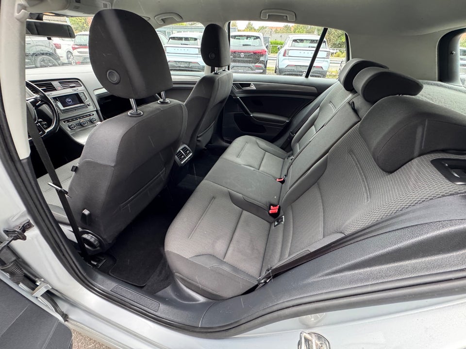 VW Golf VII 1,6 TDi 105 Comfortline BMT 5d