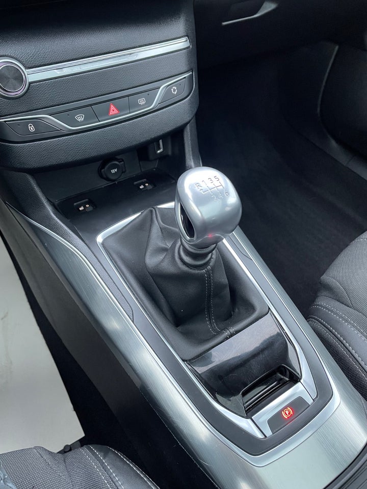 Peugeot 308 1,5 BlueHDi 130 Allure+ 5d
