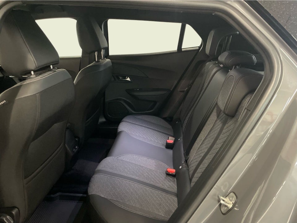 Peugeot 2008 1,2 PureTech 130 First Selection EAT8 5d