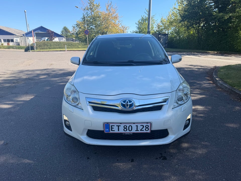 Toyota Auris 1,8 Hybrid 5d