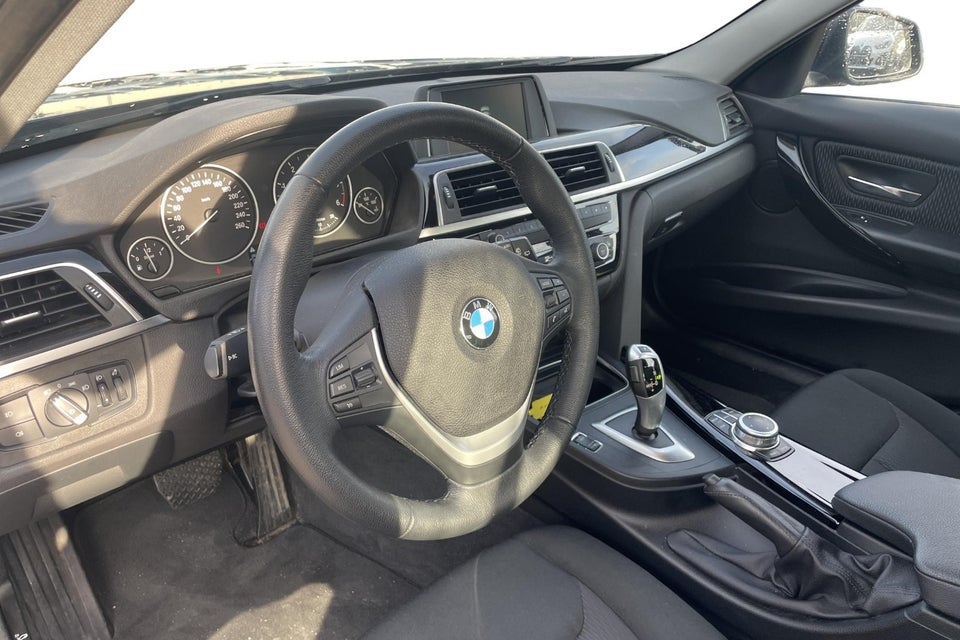 BMW 320d 2,0 Touring Advantage aut. 5d