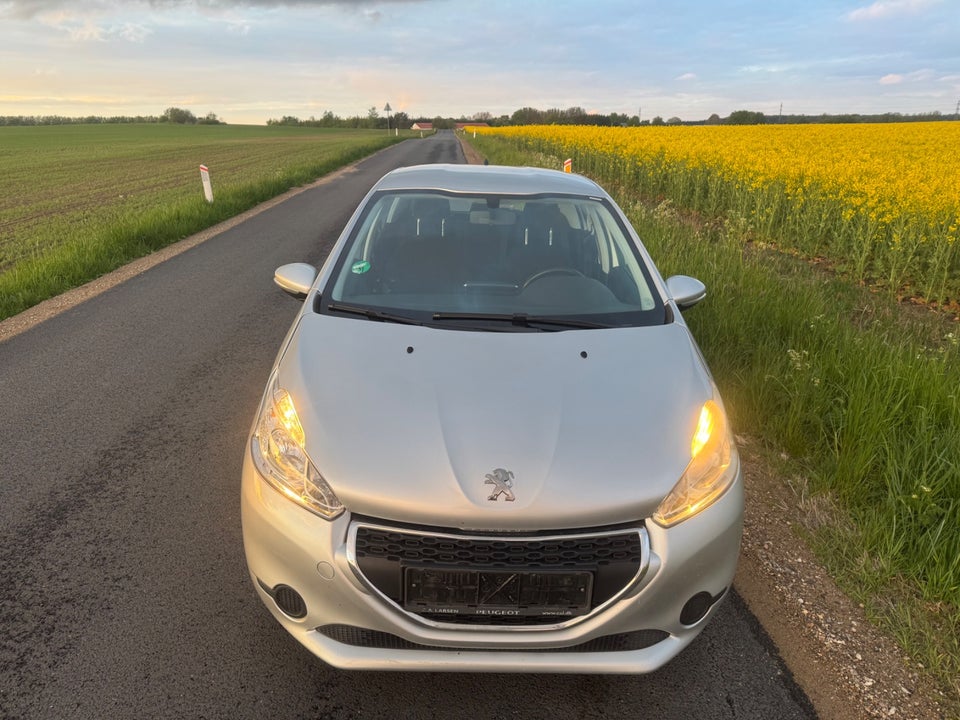 Peugeot 208 1,6 e-HDi 92 Allure 5d