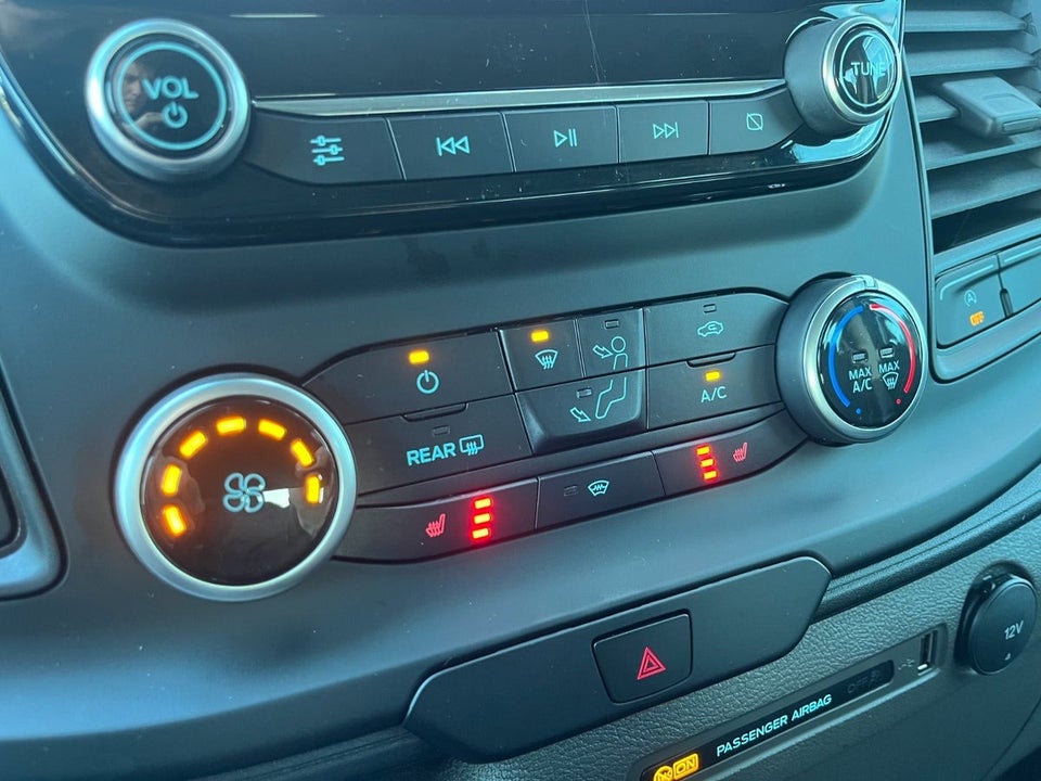 Ford Transit Custom Kombi 320S 2,0 TDCi 130 Ambiente aut.