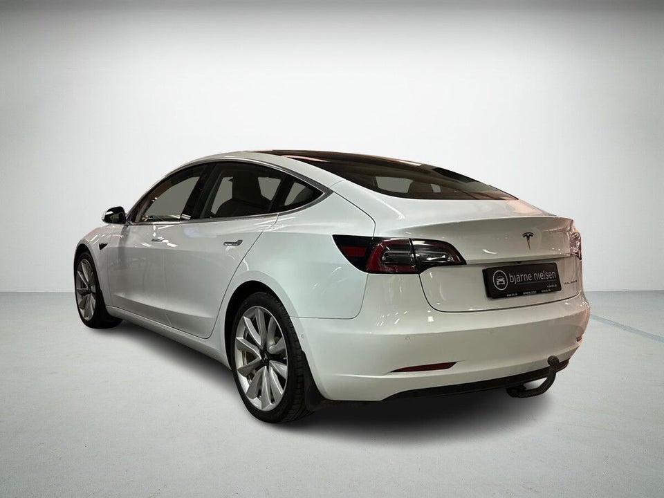 Tesla Model 3 Long Range AWD 4d