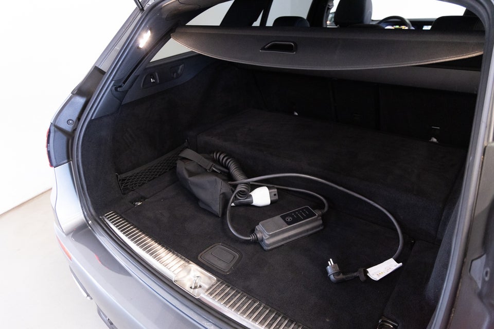 Mercedes E300 de 2,0 AMG Line stc. aut. 5d