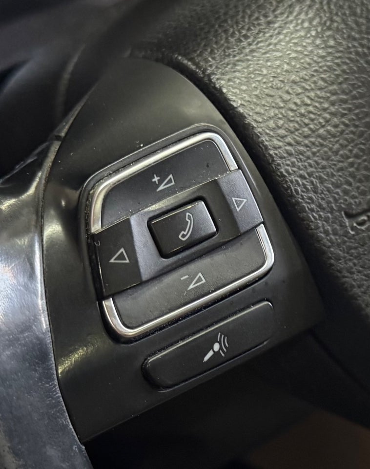 VW Golf VI 2,0 TDi 140 Highline 5d