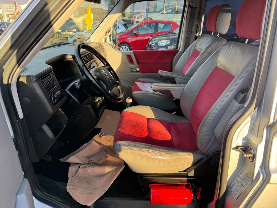 VW Caravelle 2,5 TDi 150 Comfortline kort 10prs 4d