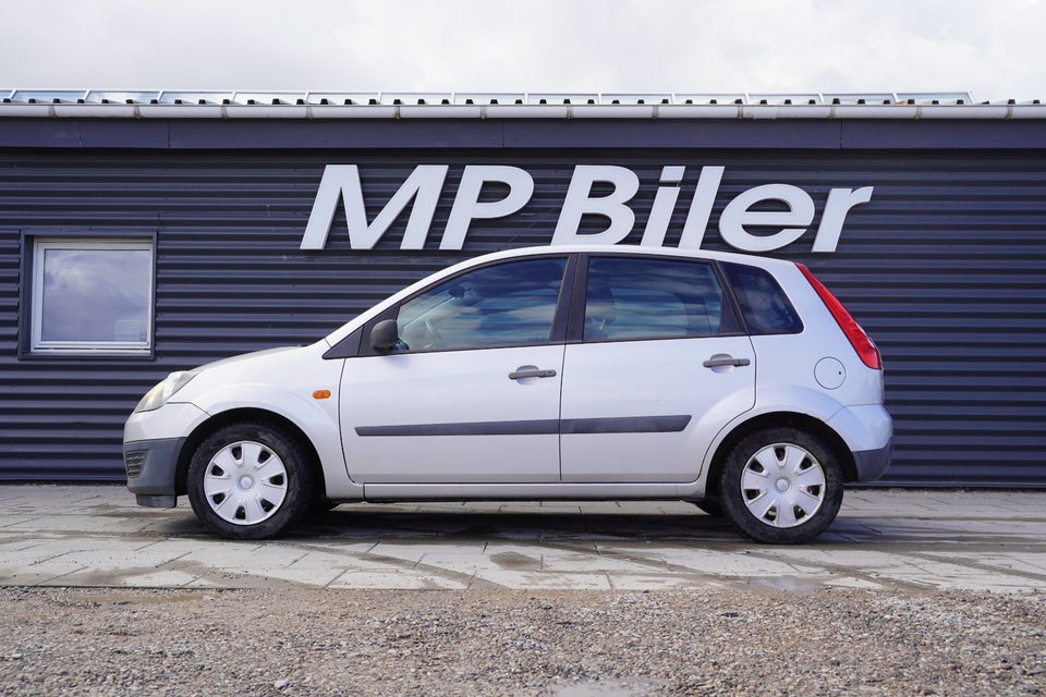 Ford Fiesta 1,4 Ambiente 5d