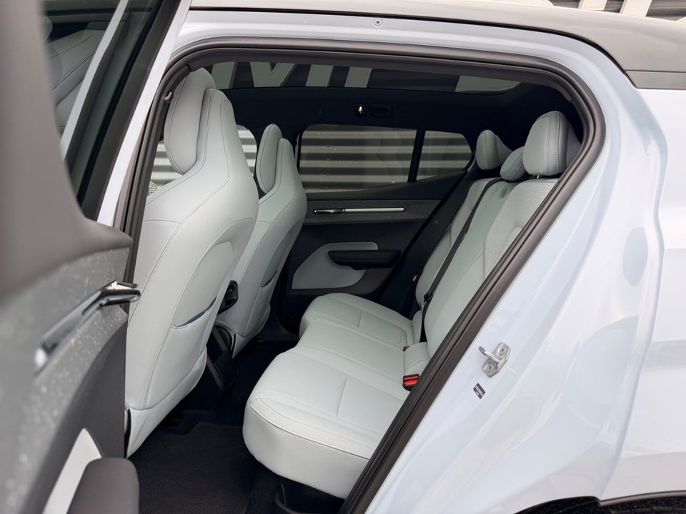 Volvo EX30 Extended Range Ultra 5d