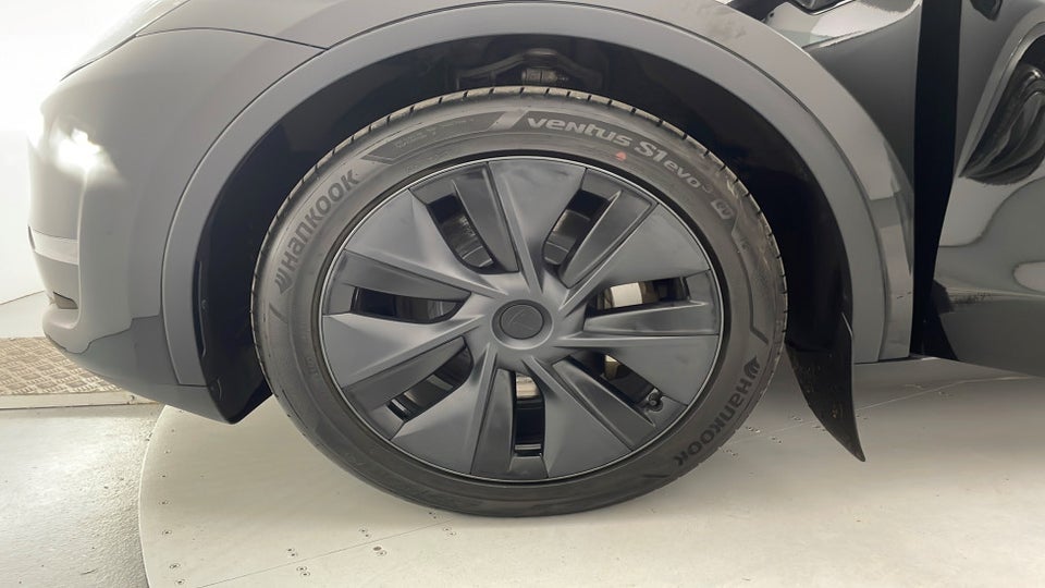 Tesla Model Y Long Range AWD 5d