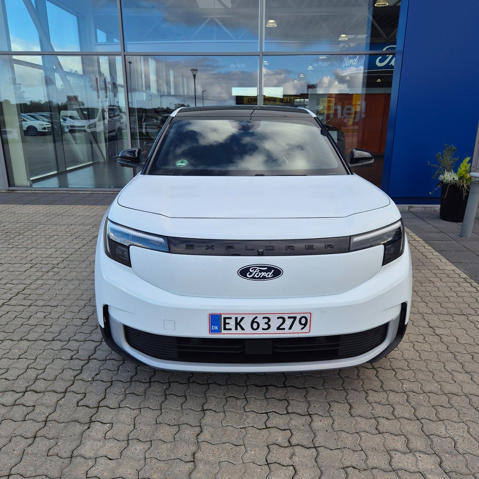 Ford Explorer 82 Premium Extended Range 5d