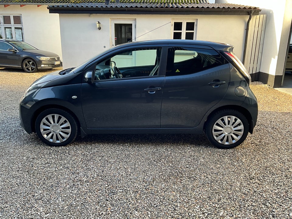 Toyota Aygo 1,0 VVT-i x-play 5d