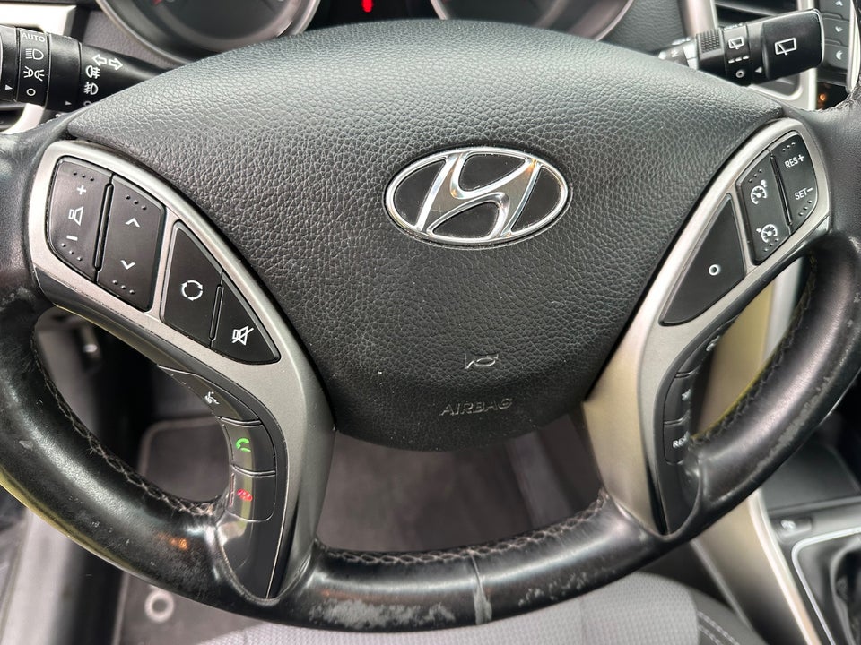 Hyundai i30 1,6 GDi Premium 5d