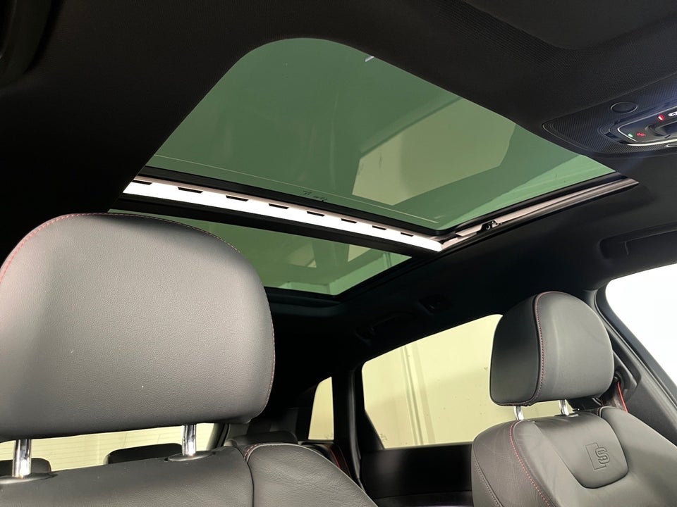 Audi Q8 e-tron 50 S-line quattro 5d