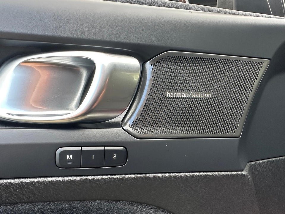 Volvo EX40 Extended Range Black Edition 5d