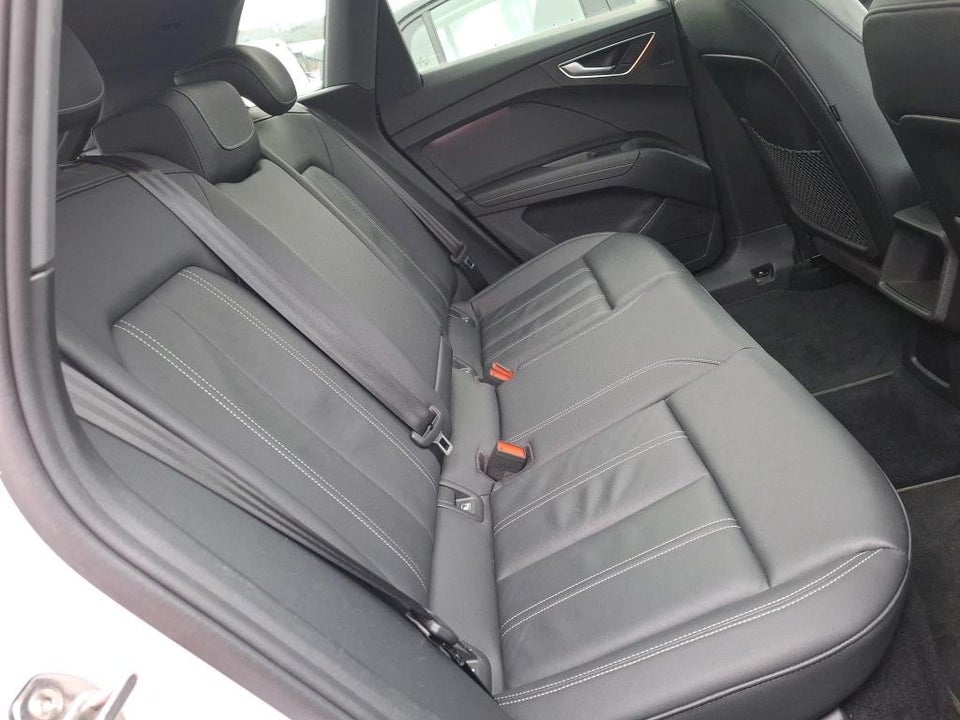 Audi Q4 e-tron 45 S-line quattro 5d