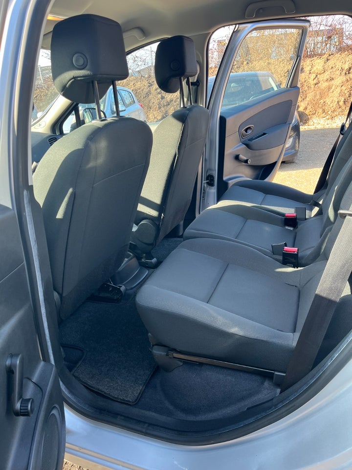 Renault Scenic III 1,6 16V Authentique 5d