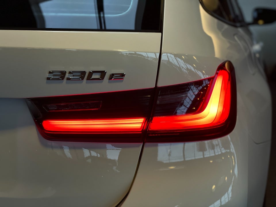 BMW 330e 2,0 Touring M-Sport aut. 5d