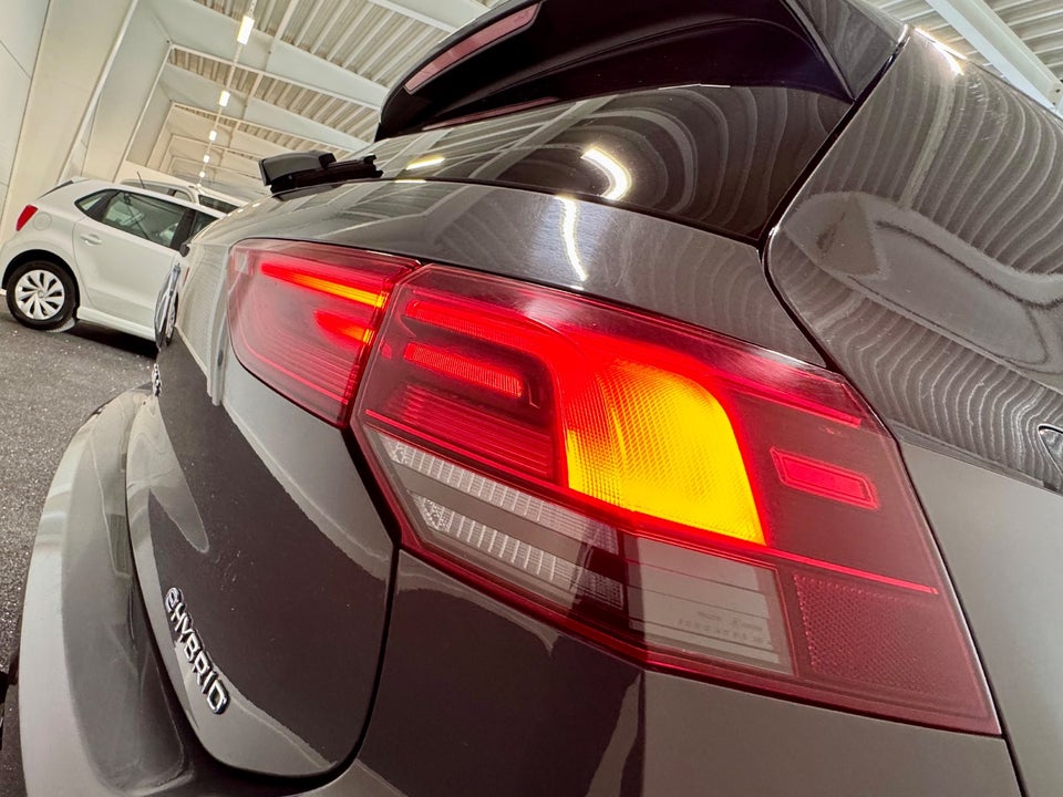 VW Golf VIII 1,4 eHybrid DSG 5d