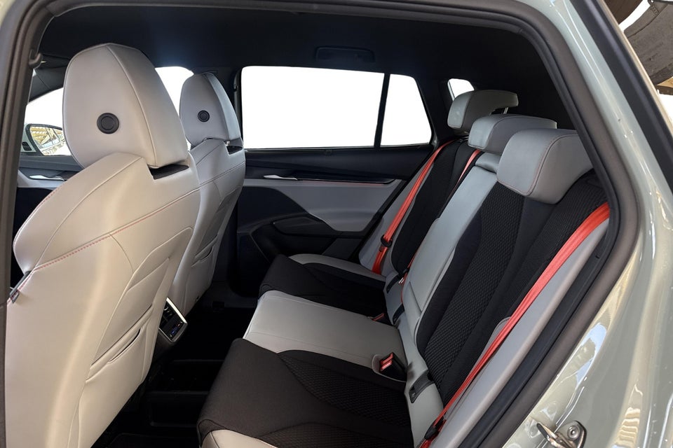 Skoda Elroq 85 iV Lodge 5d