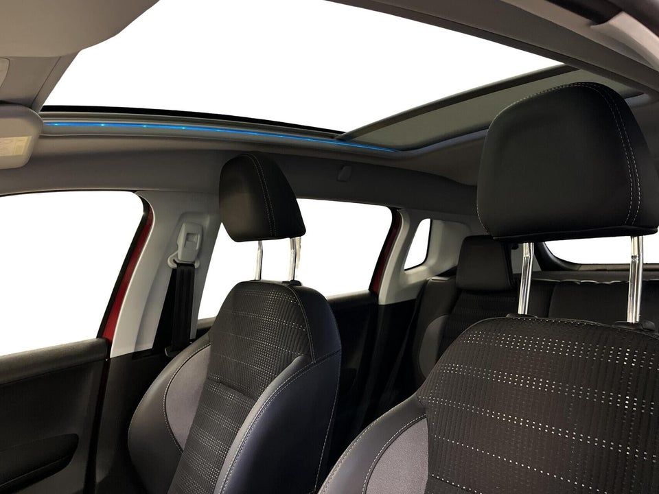 Peugeot 2008 1,2 PureTech 130 Allure Sky 5d