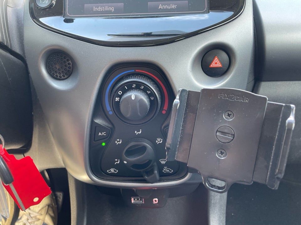 Toyota Aygo 1,0 VVT-i x-plore 5d