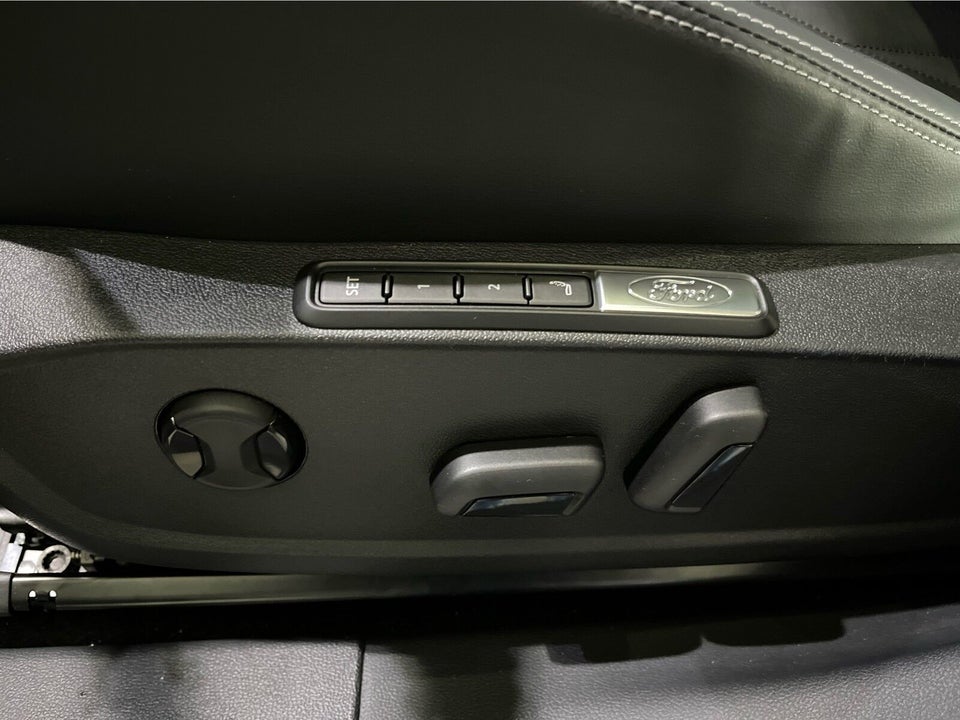 Ford Explorer 84 Premium Extended Range AWD 5d