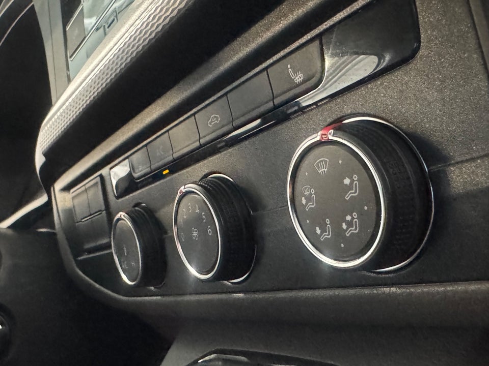 VW Transporter 2,0 TDi 110 Kassevogn kort