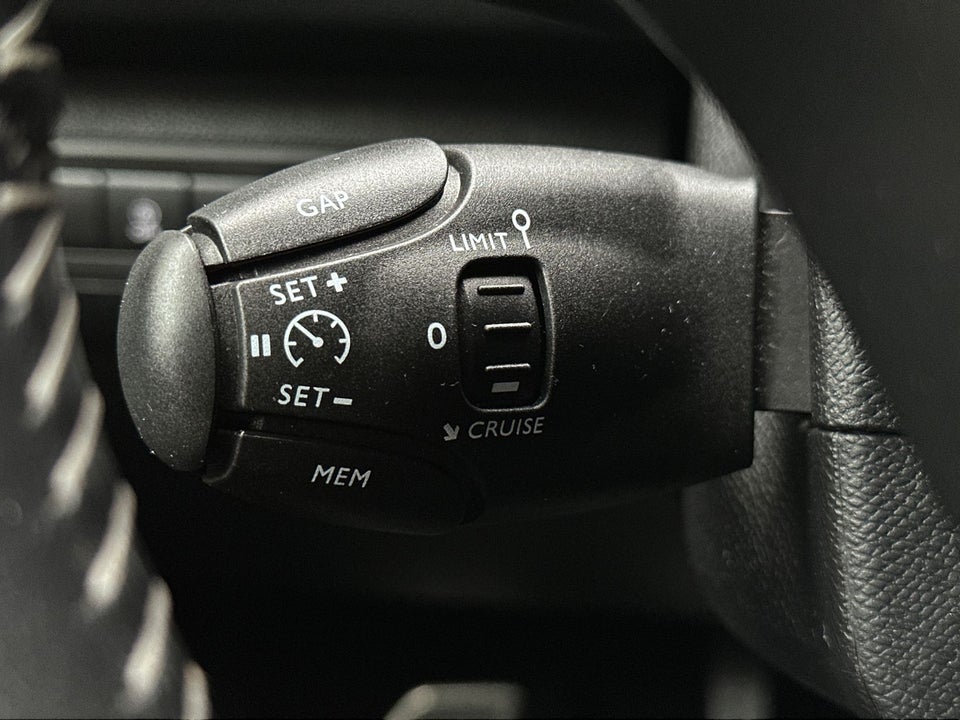 Peugeot 308 1,5 BlueHDi 130 Prestige Sky 5d