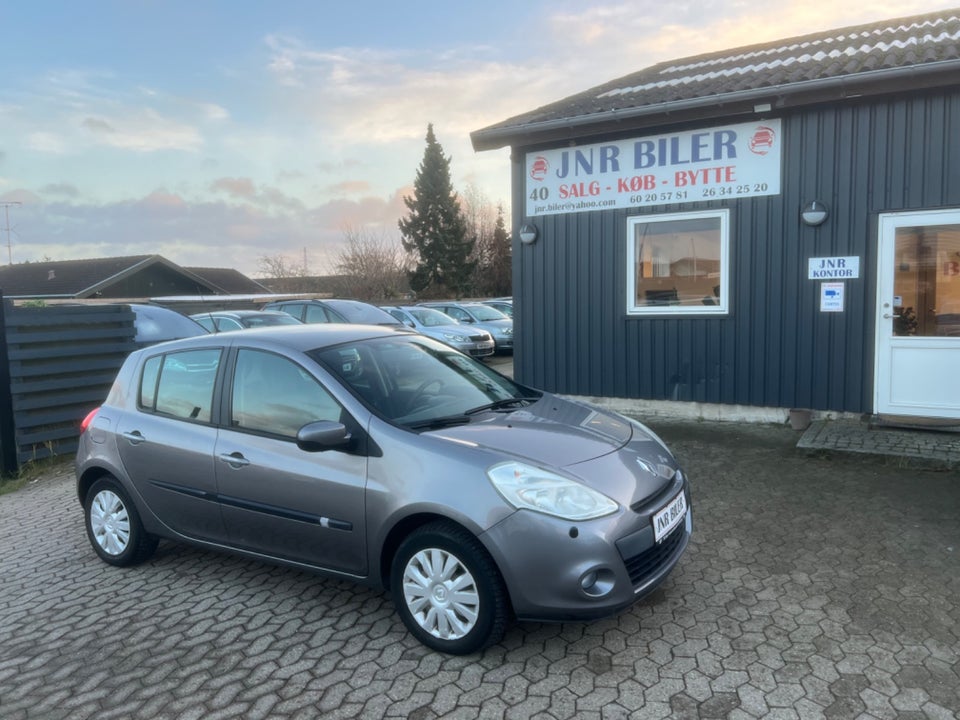 Renault Clio III 1,2 16V TCe Expression 5d